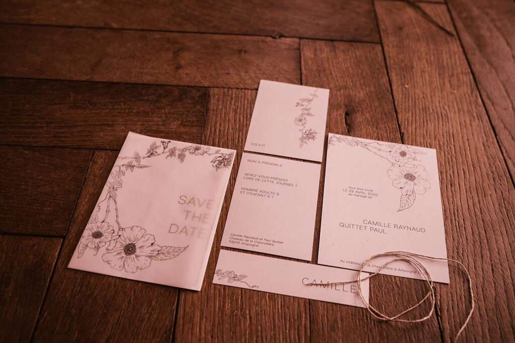 Photographie des faires parts lors d'un mariage à Angers