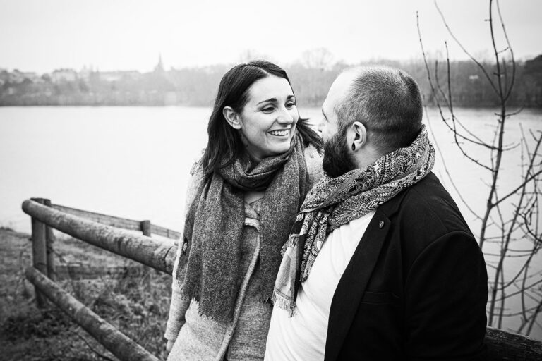 séance couple en extérieur avant leurs mariages en France