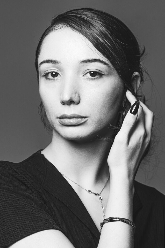 Portrait mode en noir et blanc réalisé à Angers dans un studio mode